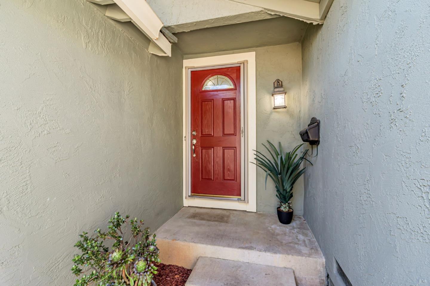 Detail Gallery Image 4 of 41 For 720 Glenburry Way, San Jose,  CA 95123 - 3 Beds | 2 Baths