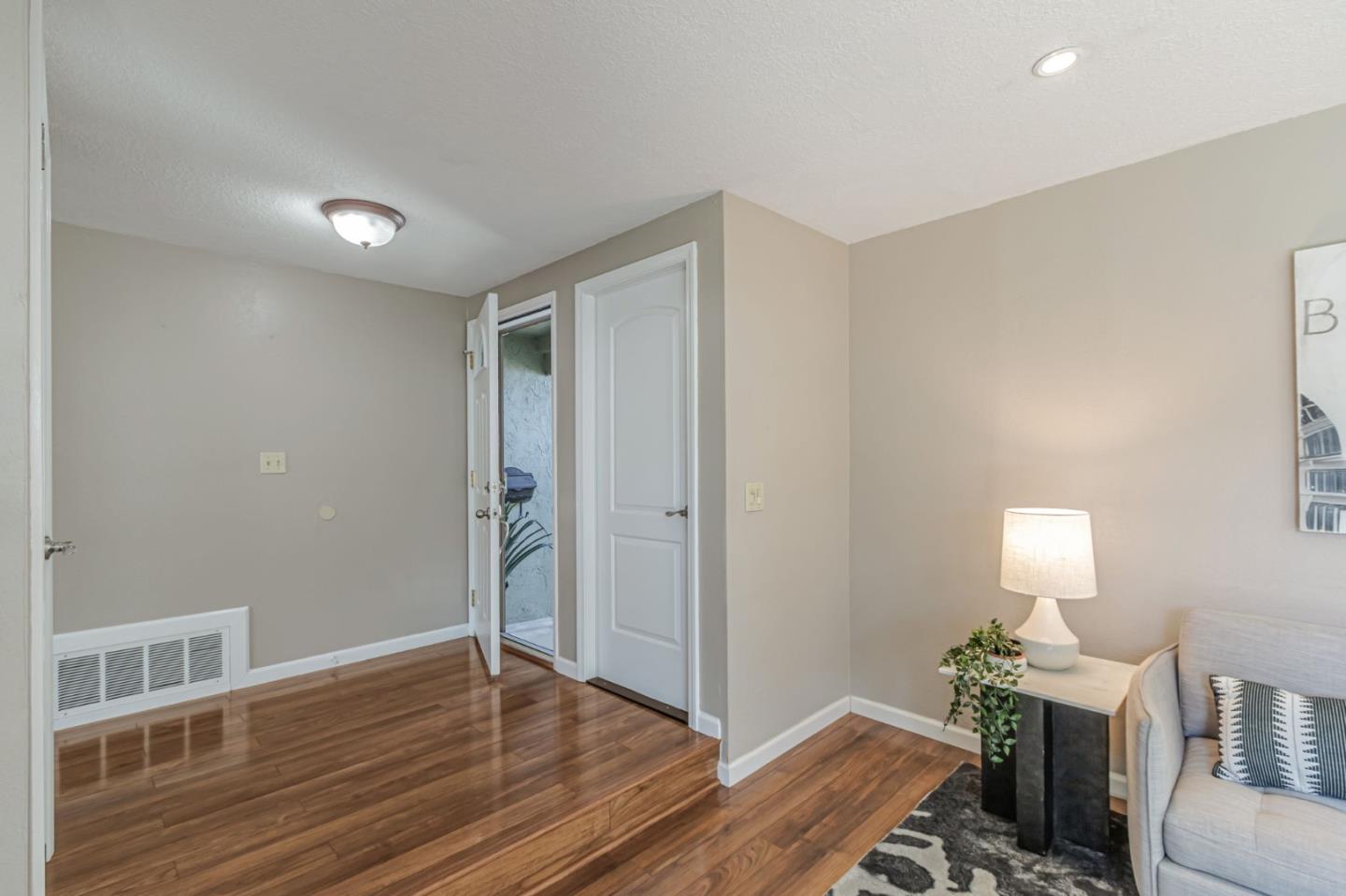 Detail Gallery Image 5 of 41 For 720 Glenburry Way, San Jose,  CA 95123 - 3 Beds | 2 Baths