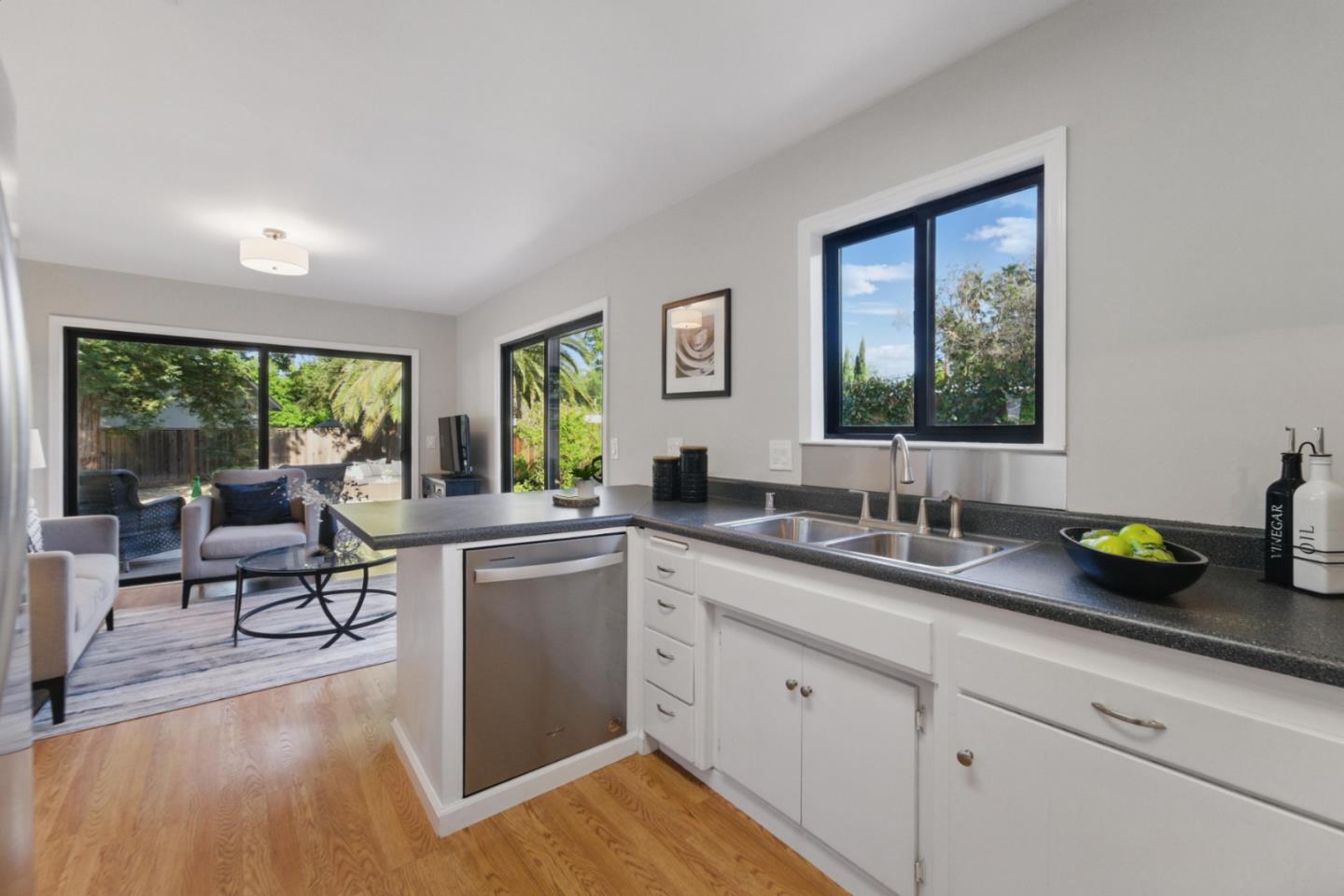 Detail Gallery Image 10 of 34 For 414 Queens Ct, Campbell,  CA 95008 - 4 Beds | 2 Baths