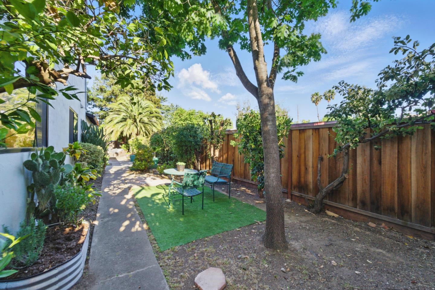Detail Gallery Image 18 of 34 For 414 Queens Ct, Campbell,  CA 95008 - 4 Beds | 2 Baths