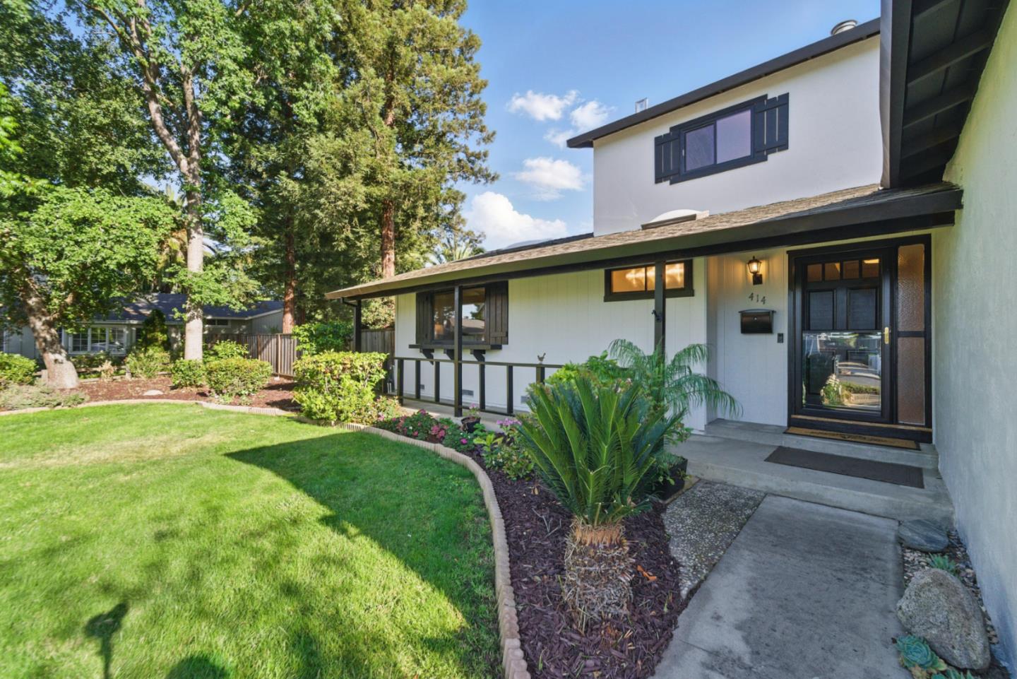 Detail Gallery Image 2 of 34 For 414 Queens Ct, Campbell,  CA 95008 - 4 Beds | 2 Baths