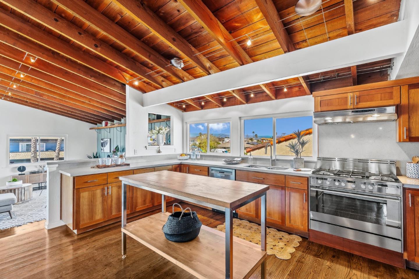 Detail Gallery Image 16 of 59 For 22956 E Cliff Dr, Santa Cruz,  CA 95062 - 4 Beds | 4 Baths