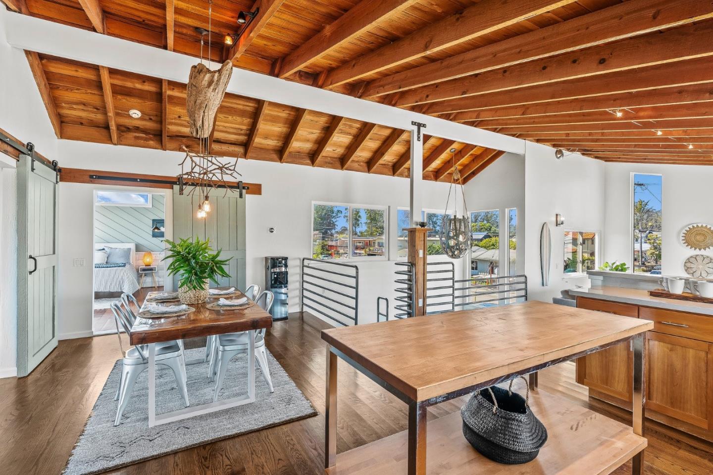 Detail Gallery Image 18 of 59 For 22956 E Cliff Dr, Santa Cruz,  CA 95062 - 4 Beds | 4 Baths