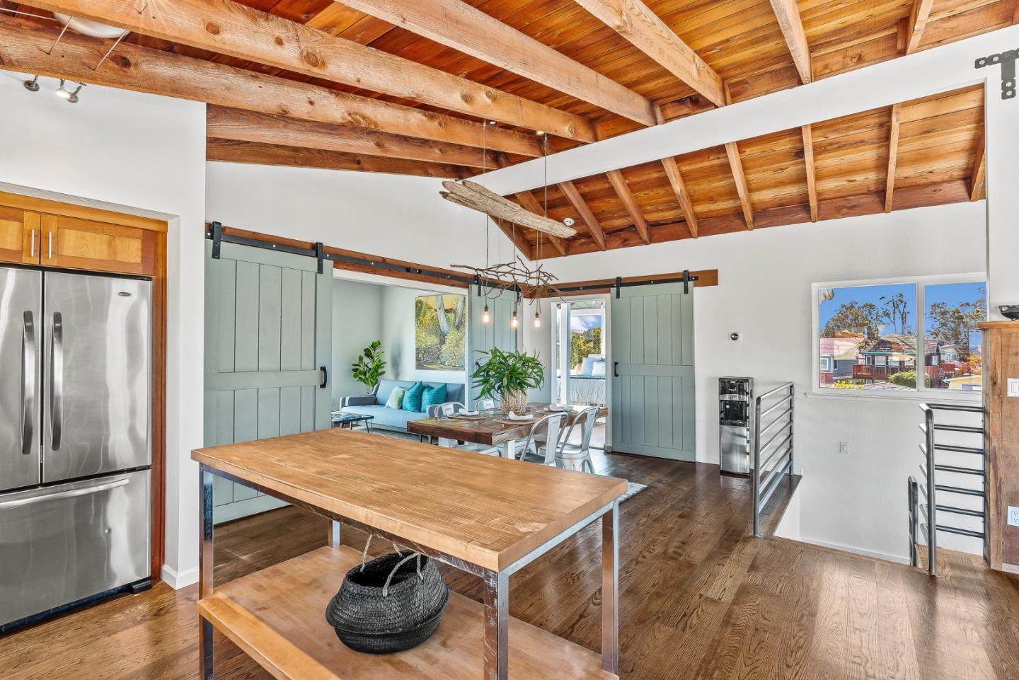 Detail Gallery Image 19 of 59 For 22956 E Cliff Dr, Santa Cruz,  CA 95062 - 4 Beds | 4 Baths