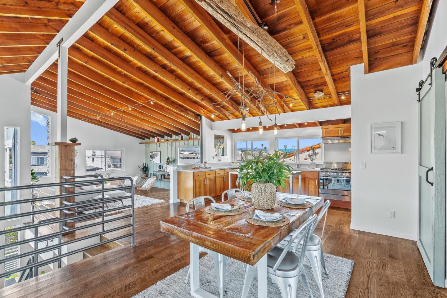 Detail Gallery Image 22 of 59 For 22956 E Cliff Dr, Santa Cruz,  CA 95062 - 4 Beds | 4 Baths