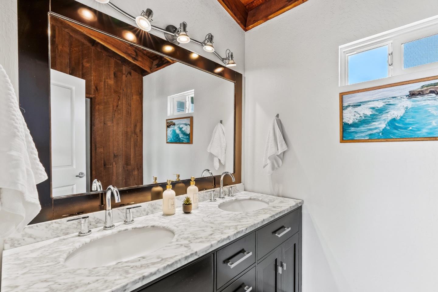 Detail Gallery Image 26 of 59 For 22956 E Cliff Dr, Santa Cruz,  CA 95062 - 4 Beds | 4 Baths