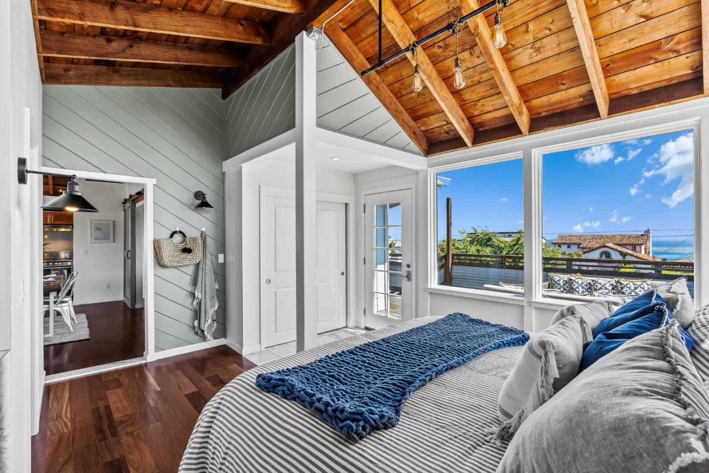 Detail Gallery Image 31 of 59 For 22956 E Cliff Dr, Santa Cruz,  CA 95062 - 4 Beds | 4 Baths
