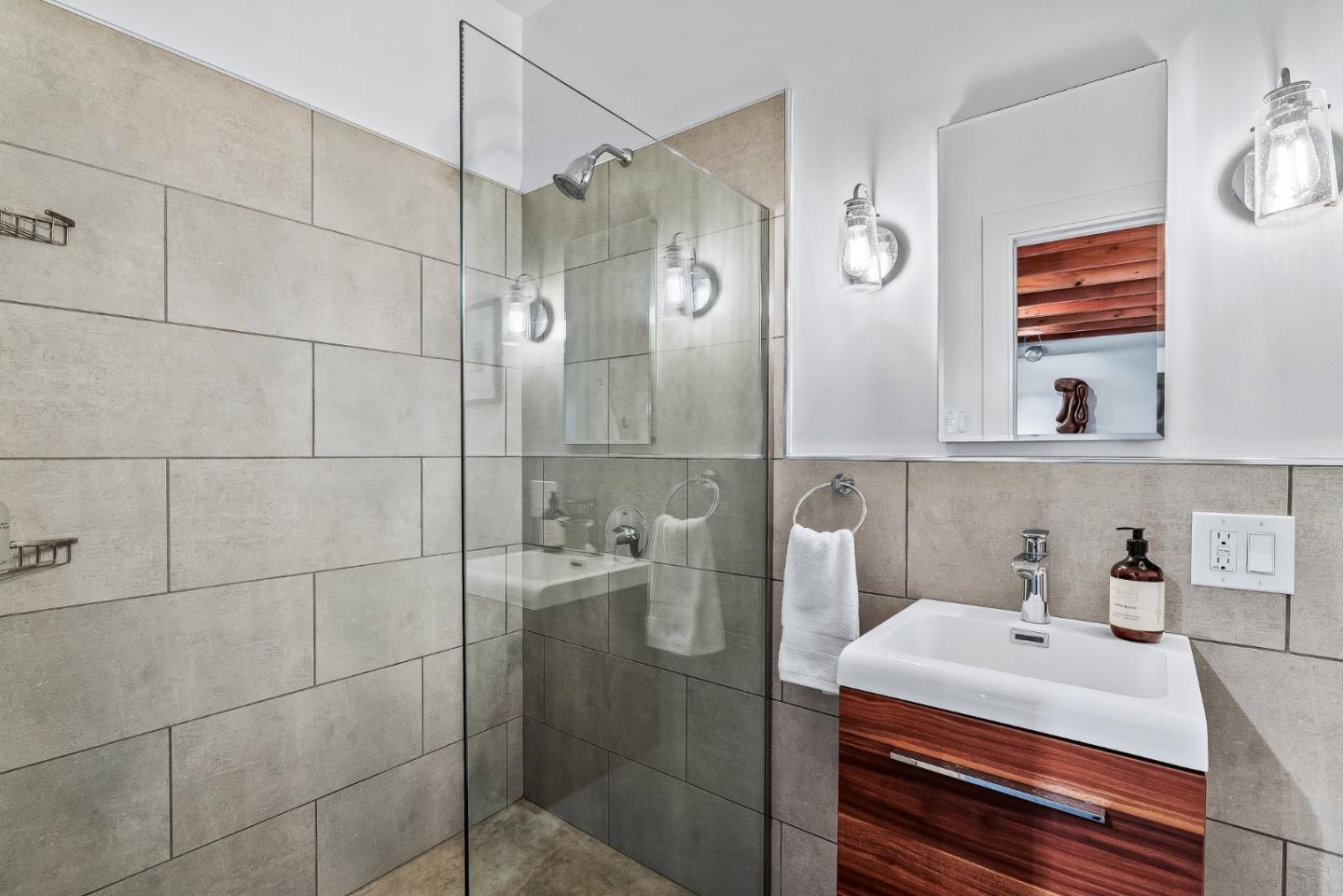 Detail Gallery Image 50 of 59 For 22956 E Cliff Dr, Santa Cruz,  CA 95062 - 4 Beds | 4 Baths
