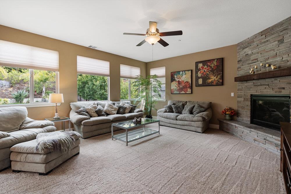 Detail Gallery Image 14 of 77 For 1515 Sunflower Dr, Hollister,  CA 95023 - 4 Beds | 3 Baths