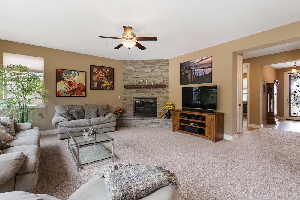 Detail Gallery Image 16 of 77 For 1515 Sunflower Dr, Hollister,  CA 95023 - 4 Beds | 3 Baths