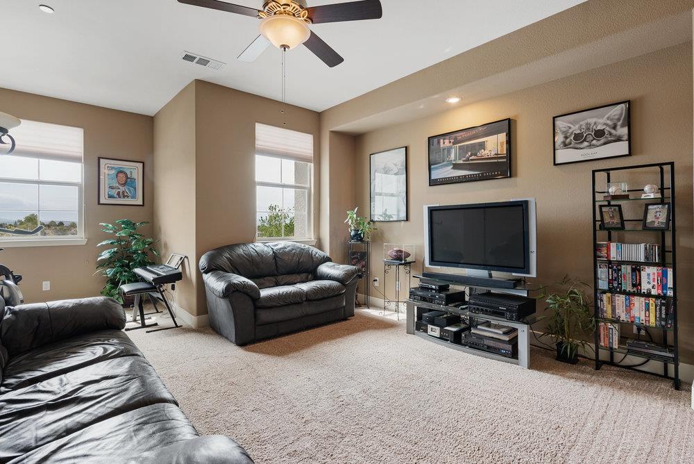 Detail Gallery Image 19 of 77 For 1515 Sunflower Dr, Hollister,  CA 95023 - 4 Beds | 3 Baths
