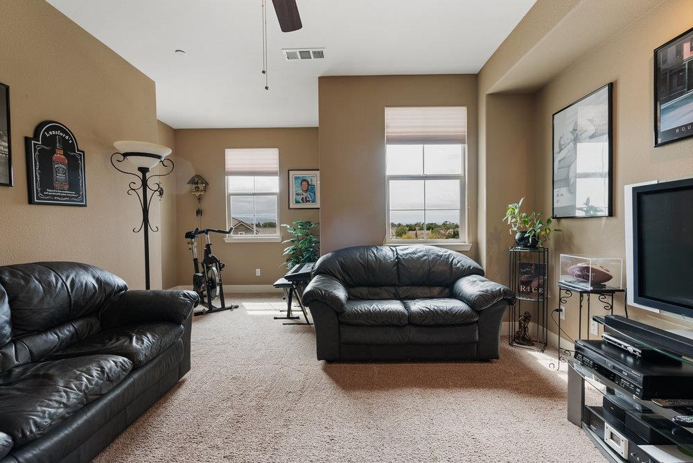 Detail Gallery Image 20 of 77 For 1515 Sunflower Dr, Hollister,  CA 95023 - 4 Beds | 3 Baths