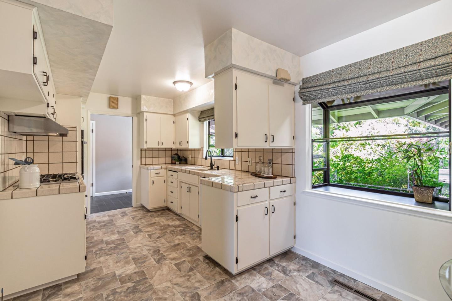 Detail Gallery Image 27 of 47 For 18931 Cyril Pl, Saratoga,  CA 95070 - 4 Beds | 3 Baths