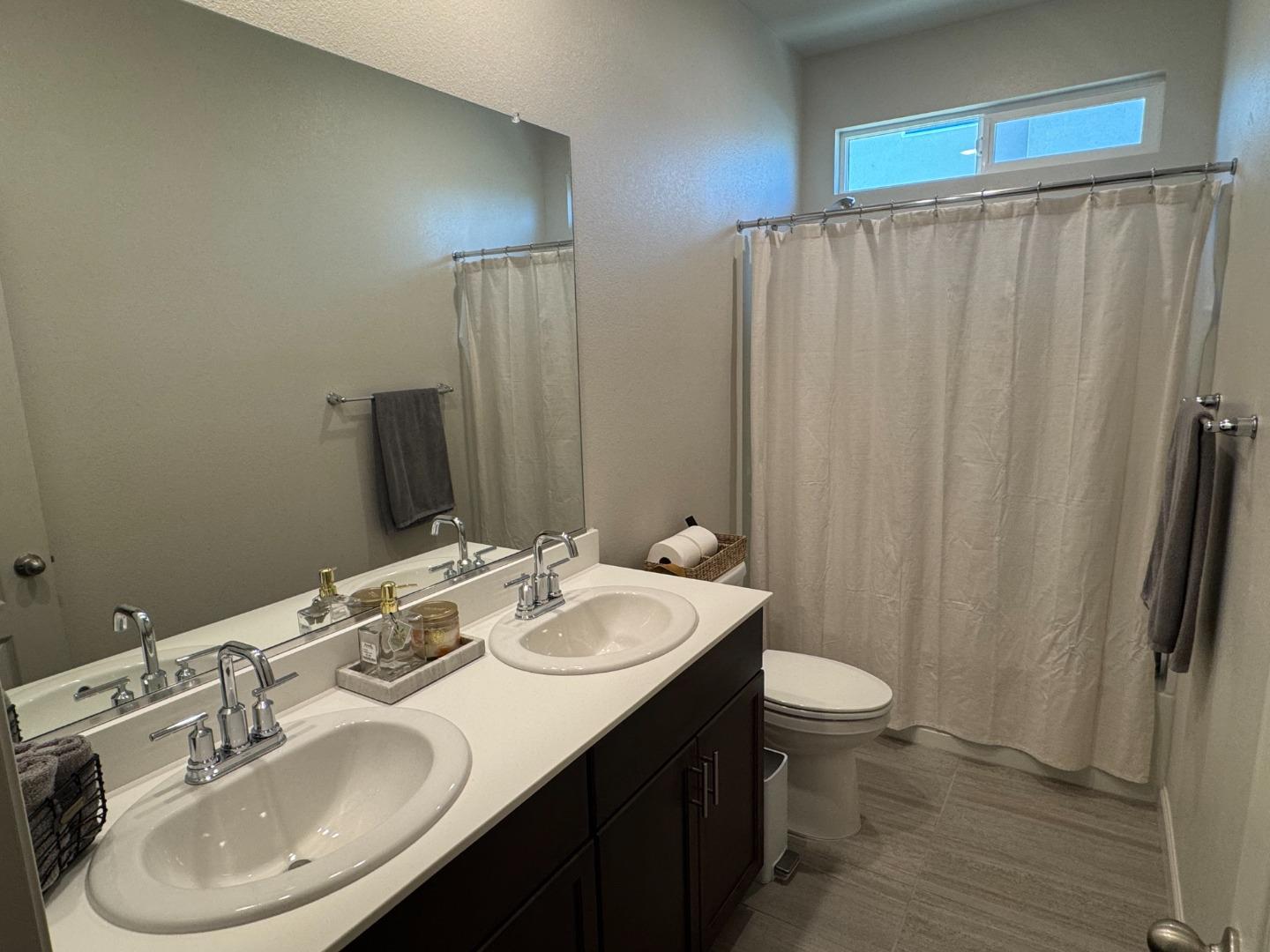 Detail Gallery Image 12 of 21 For 332 Manchester Dr, Los Banos,  CA 93635 - 4 Beds | 2/1 Baths