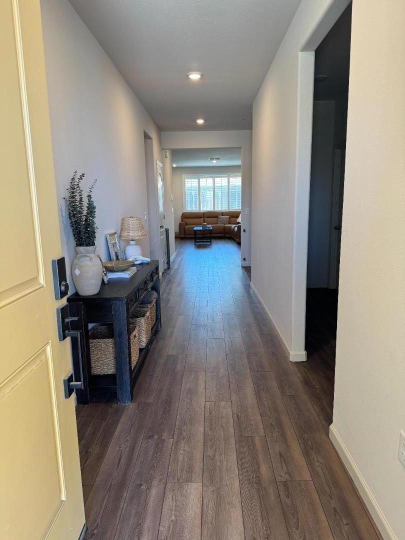 Detail Gallery Image 2 of 21 For 332 Manchester Dr, Los Banos,  CA 93635 - 4 Beds | 2/1 Baths