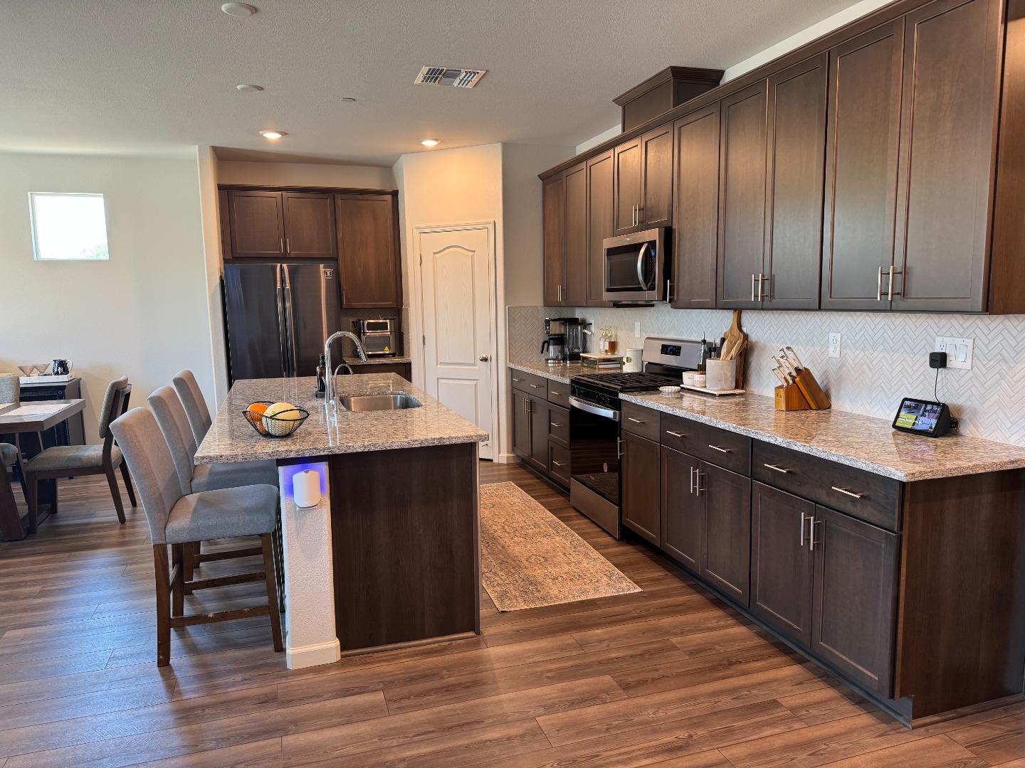 Detail Gallery Image 7 of 21 For 332 Manchester Dr, Los Banos,  CA 93635 - 4 Beds | 2/1 Baths