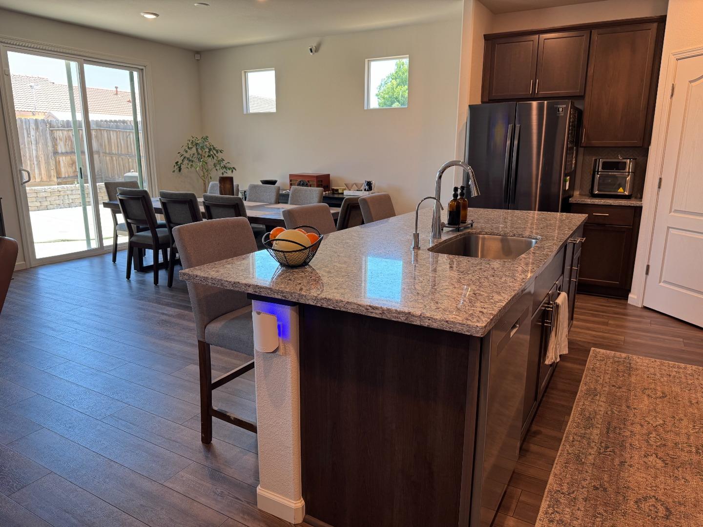 Detail Gallery Image 8 of 21 For 332 Manchester Dr, Los Banos,  CA 93635 - 4 Beds | 2/1 Baths