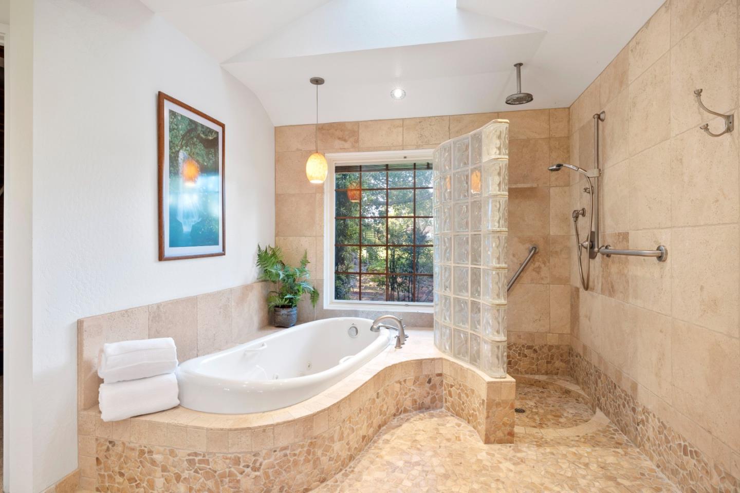 Detail Gallery Image 16 of 39 For 32 Pasatiempo Dr, Santa Cruz,  CA 95060 - 4 Beds | 3/2 Baths