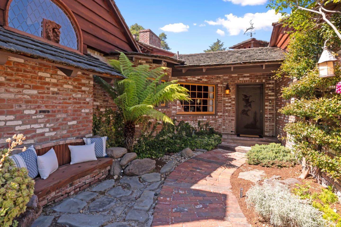 Detail Gallery Image 2 of 39 For 32 Pasatiempo Dr, Santa Cruz,  CA 95060 - 4 Beds | 3/2 Baths
