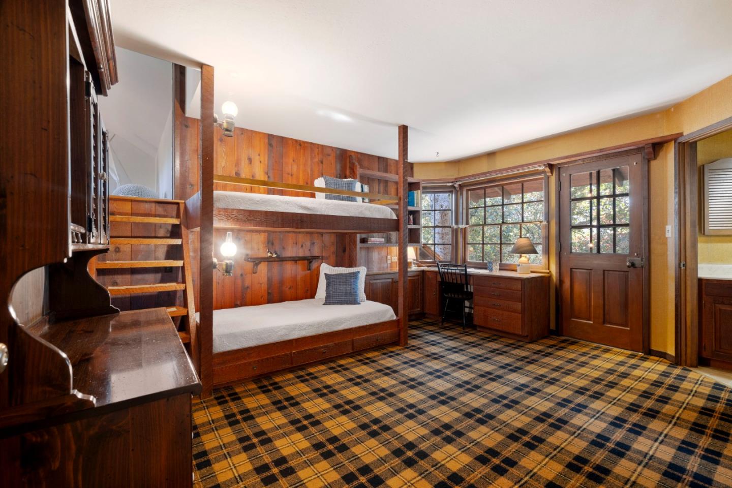 Detail Gallery Image 20 of 39 For 32 Pasatiempo Dr, Santa Cruz,  CA 95060 - 4 Beds | 3/2 Baths