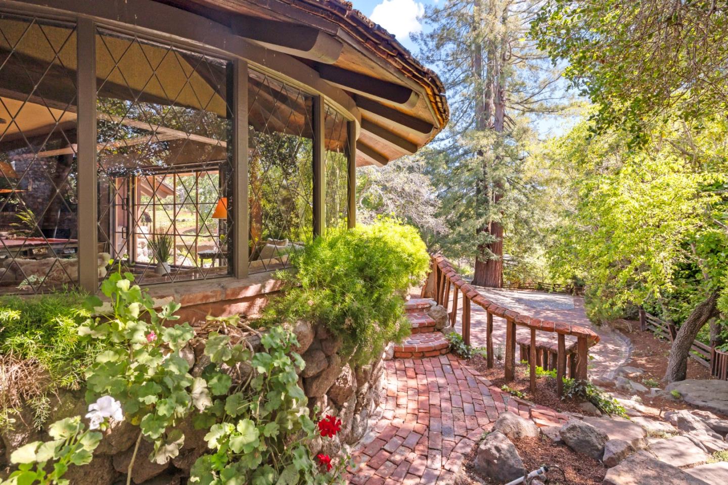 Detail Gallery Image 33 of 39 For 32 Pasatiempo Dr, Santa Cruz,  CA 95060 - 4 Beds | 3/2 Baths