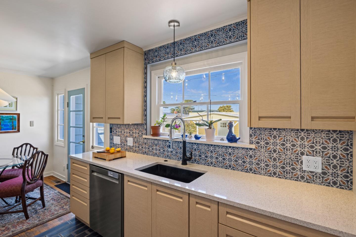 Detail Gallery Image 10 of 47 For 1022 Del Monte Blvd, Pacific Grove,  CA 93950 - 3 Beds | 2 Baths