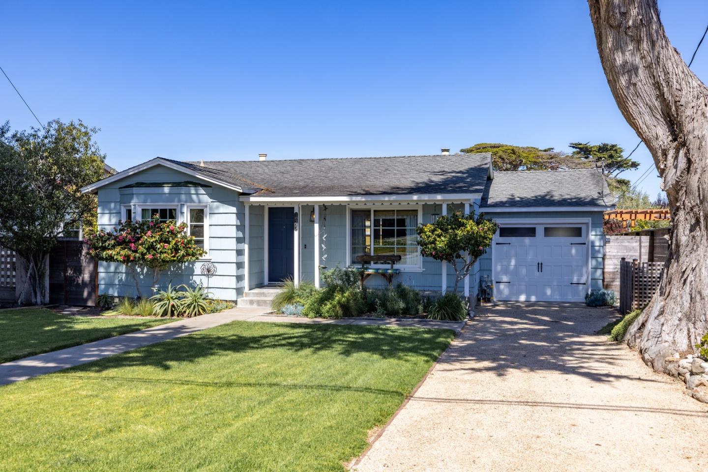Detail Gallery Image 2 of 47 For 1022 Del Monte Blvd, Pacific Grove,  CA 93950 - 3 Beds | 2 Baths