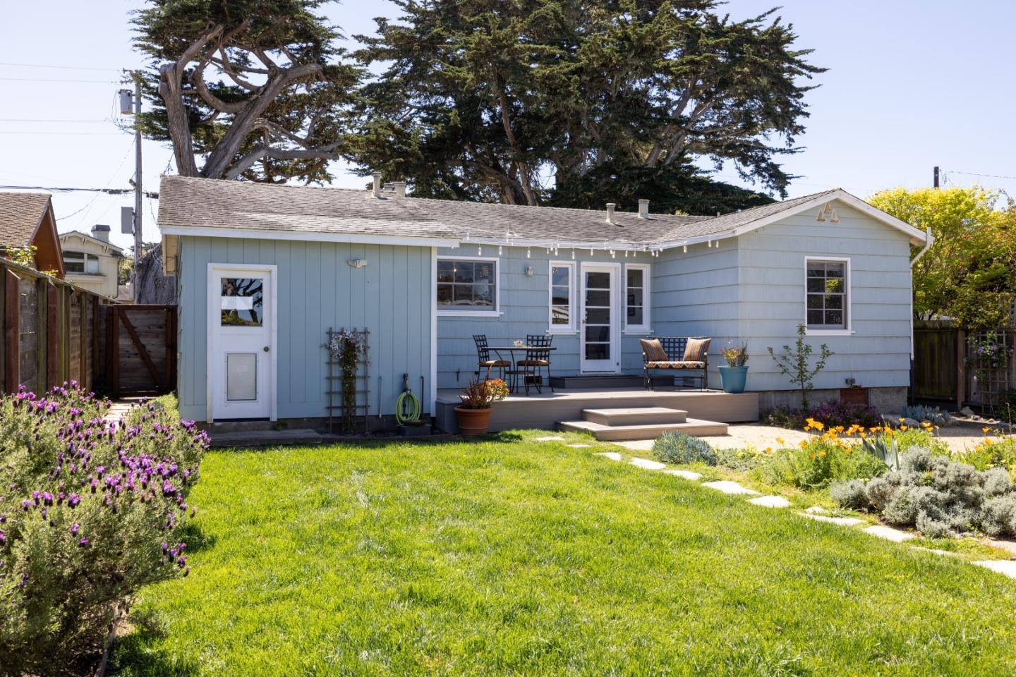 Detail Gallery Image 23 of 47 For 1022 Del Monte Blvd, Pacific Grove,  CA 93950 - 3 Beds | 2 Baths
