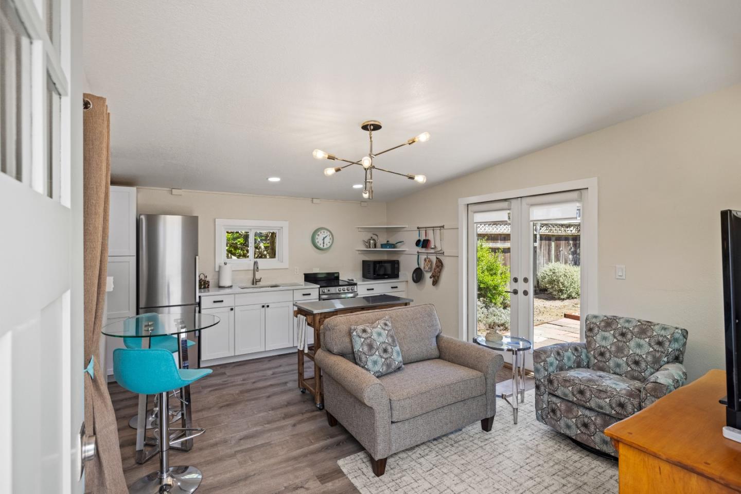 Detail Gallery Image 24 of 47 For 1022 Del Monte Blvd, Pacific Grove,  CA 93950 - 3 Beds | 2 Baths