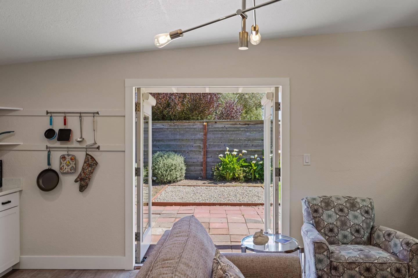 Detail Gallery Image 28 of 47 For 1022 Del Monte Blvd, Pacific Grove,  CA 93950 - 3 Beds | 2 Baths