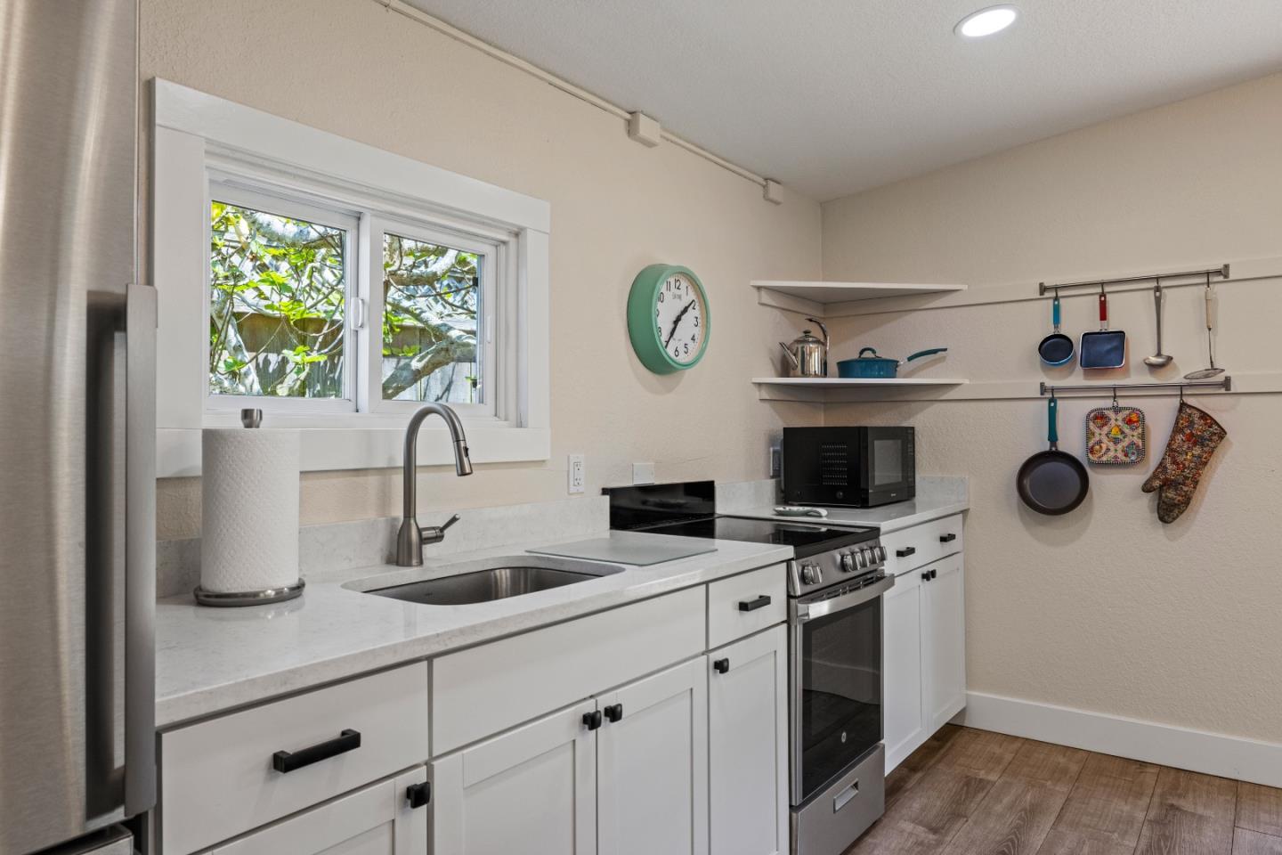Detail Gallery Image 29 of 47 For 1022 Del Monte Blvd, Pacific Grove,  CA 93950 - 3 Beds | 2 Baths
