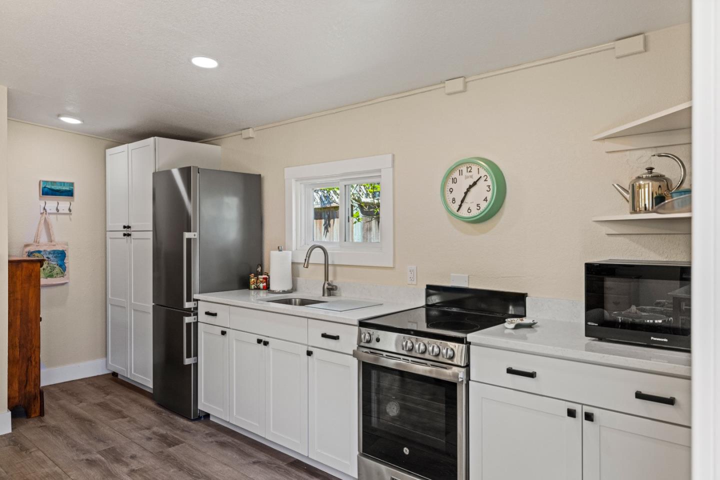 Detail Gallery Image 30 of 47 For 1022 Del Monte Blvd, Pacific Grove,  CA 93950 - 3 Beds | 2 Baths