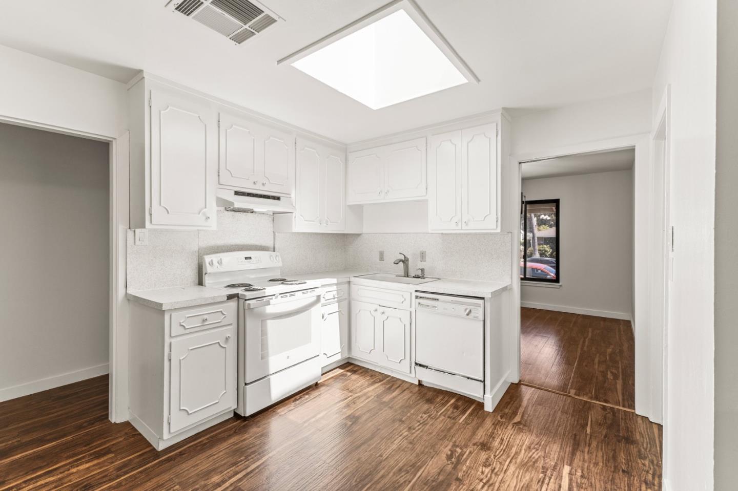 Detail Gallery Image 10 of 23 For 533 Theresa Dr, South San Francisco,  CA 94080 - 3 Beds | 2 Baths