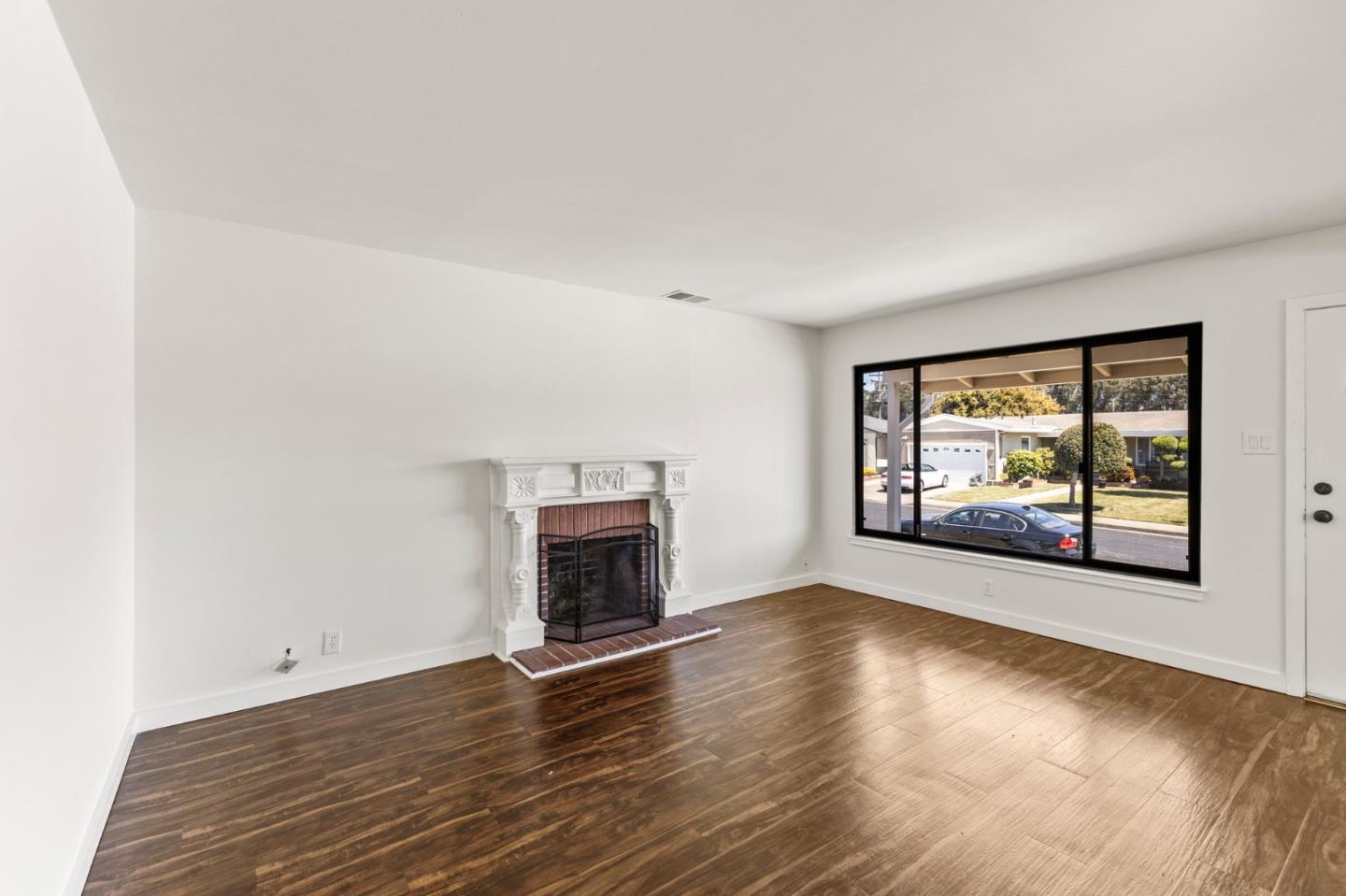Detail Gallery Image 3 of 23 For 533 Theresa Dr, South San Francisco,  CA 94080 - 3 Beds | 2 Baths