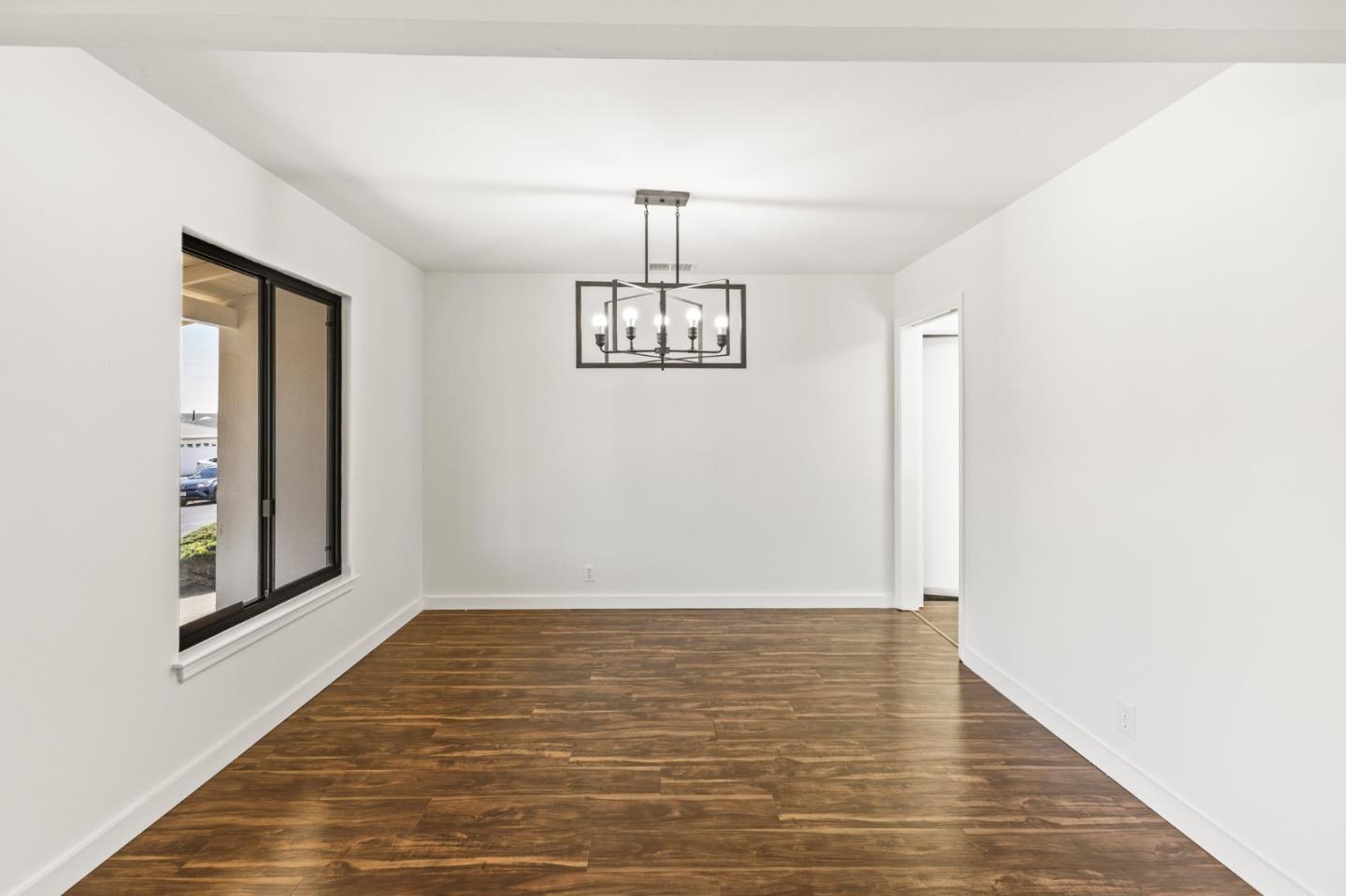 Detail Gallery Image 4 of 23 For 533 Theresa Dr, South San Francisco,  CA 94080 - 3 Beds | 2 Baths