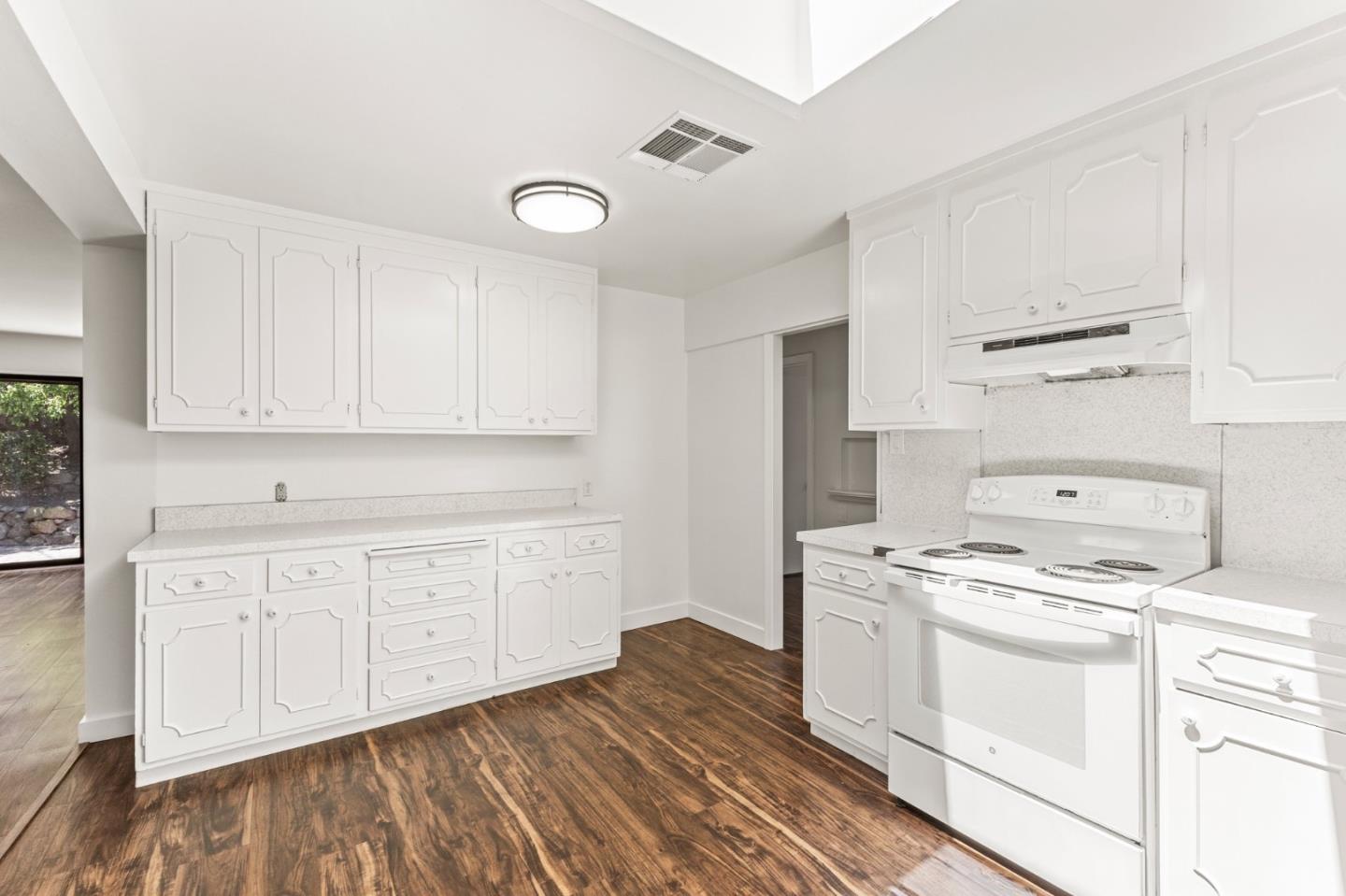 Detail Gallery Image 8 of 23 For 533 Theresa Dr, South San Francisco,  CA 94080 - 3 Beds | 2 Baths
