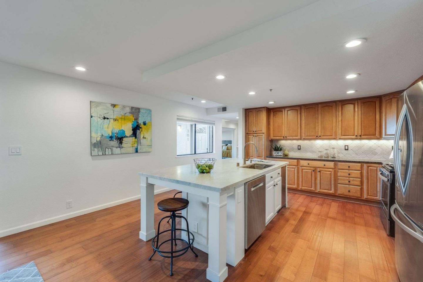 Detail Gallery Image 14 of 55 For 434 Portofino Dr #301,  San Carlos,  CA 94070 - 2 Beds | 2/1 Baths