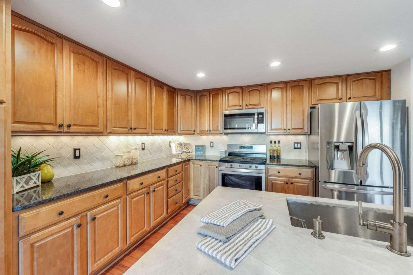 Detail Gallery Image 16 of 55 For 434 Portofino Dr #301,  San Carlos,  CA 94070 - 2 Beds | 2/1 Baths
