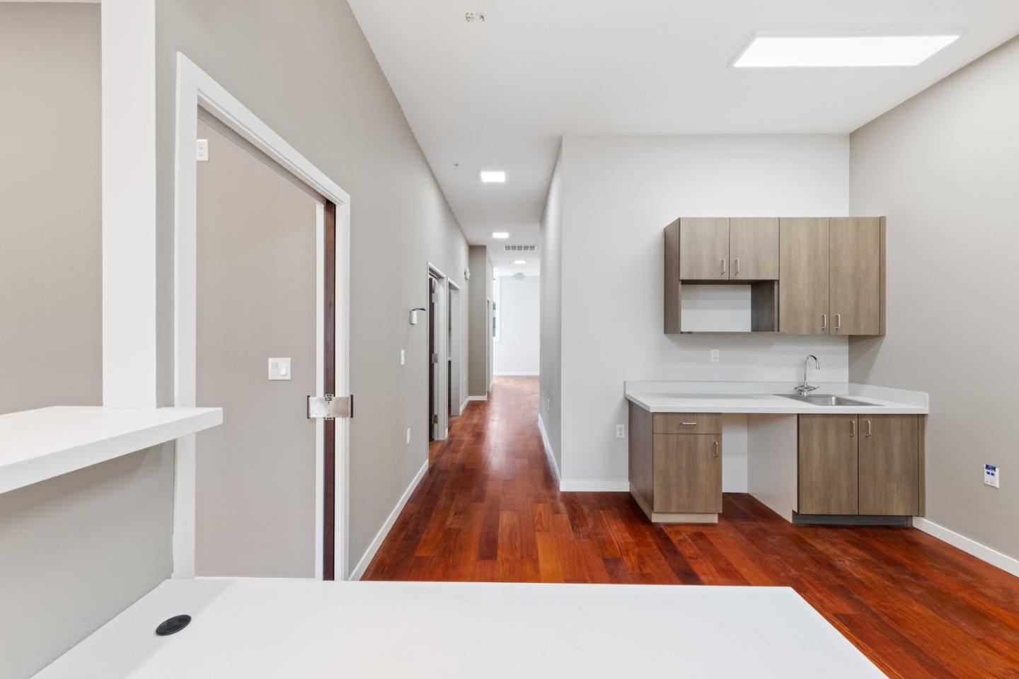 Detail Gallery Image 2 of 10 For 420 Peninsula Ave #2,  San Mateo,  CA 94401 - – Beds | – Baths