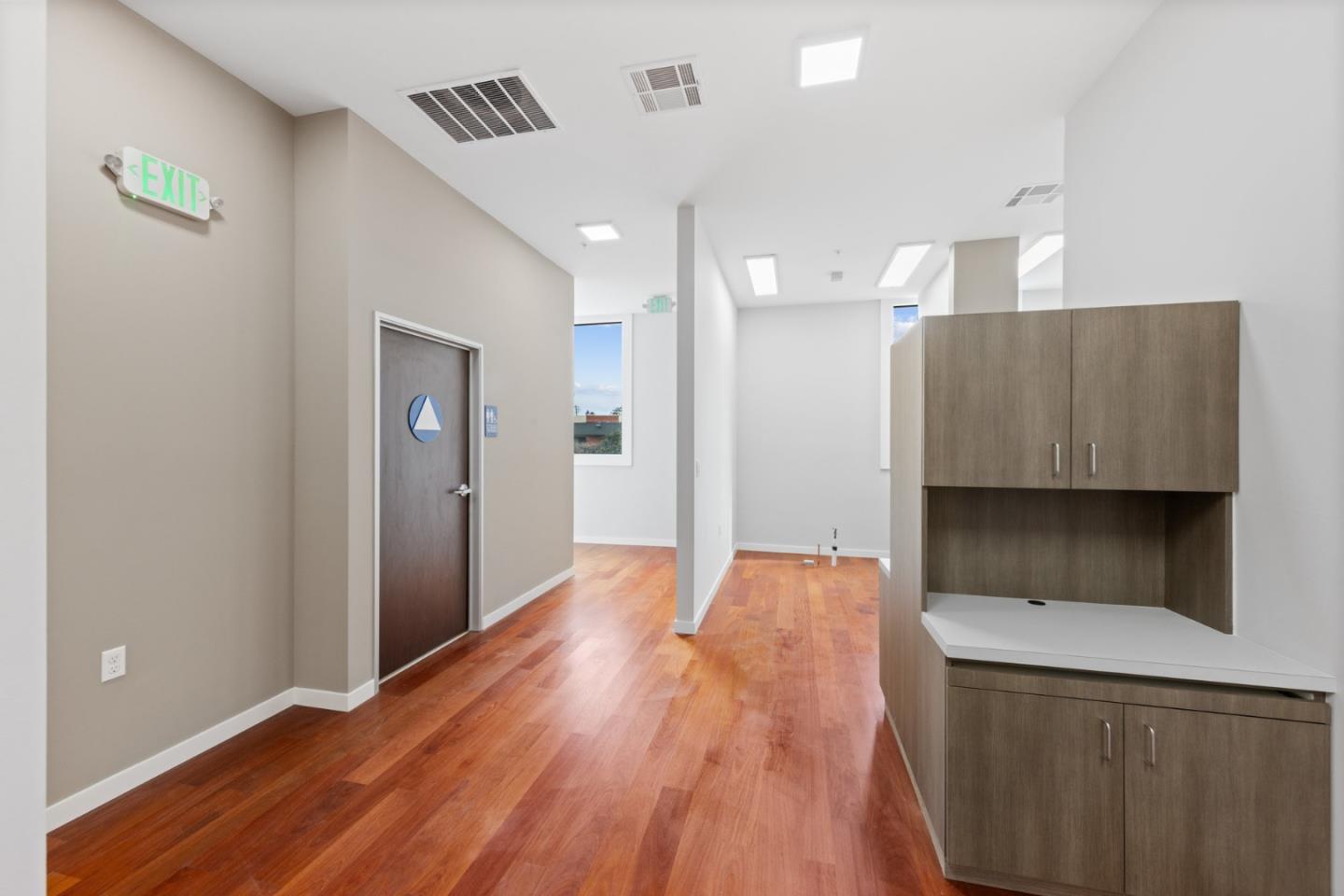 Detail Gallery Image 5 of 10 For 420 Peninsula Ave #2,  San Mateo,  CA 94401 - – Beds | – Baths