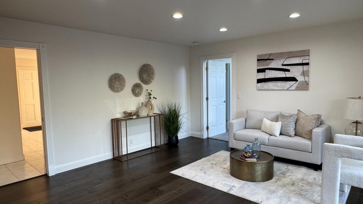 Detail Gallery Image 13 of 33 For 10142 N Portal Ave, Cupertino,  CA 95014 - 4 Beds | 3/1 Baths