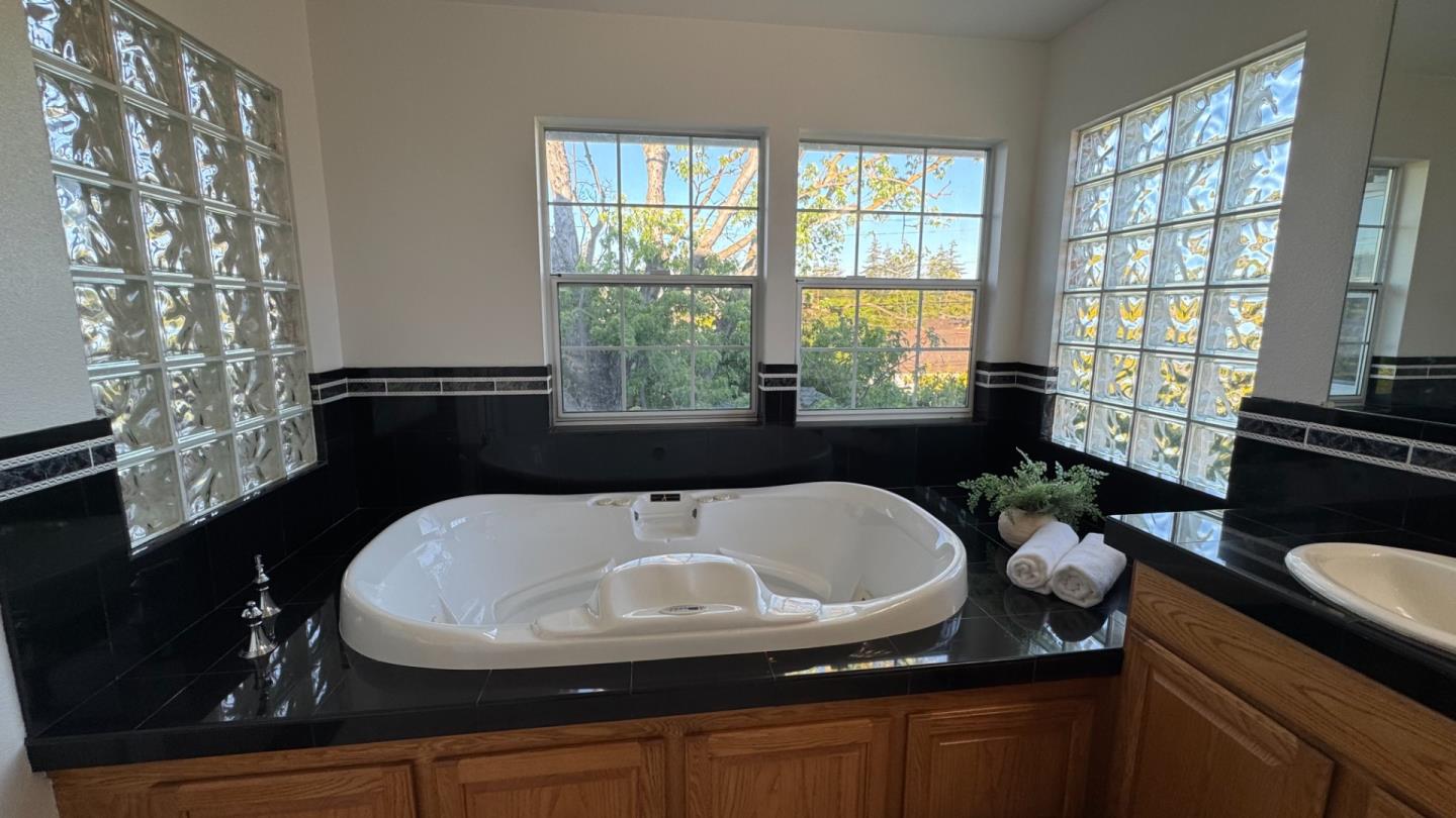 Detail Gallery Image 19 of 33 For 10142 N Portal Ave, Cupertino,  CA 95014 - 4 Beds | 3/1 Baths