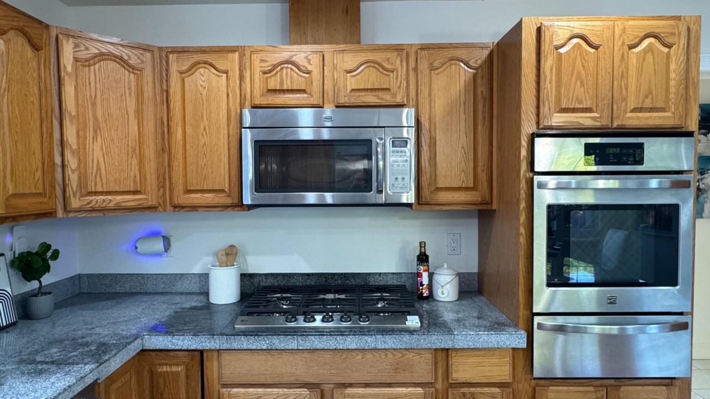 Detail Gallery Image 9 of 33 For 10142 N Portal Ave, Cupertino,  CA 95014 - 4 Beds | 3/1 Baths