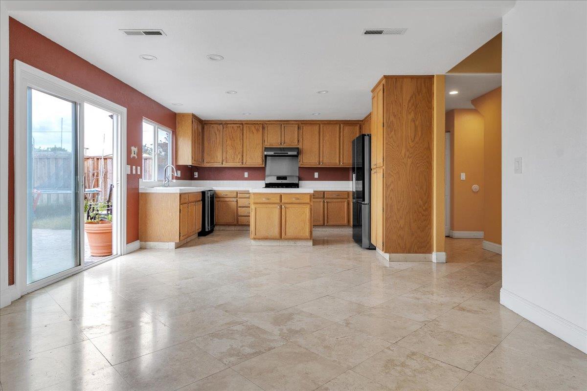 Detail Gallery Image 11 of 27 For 387 Anderson St, Soledad,  CA 93960 - 4 Beds | 3 Baths