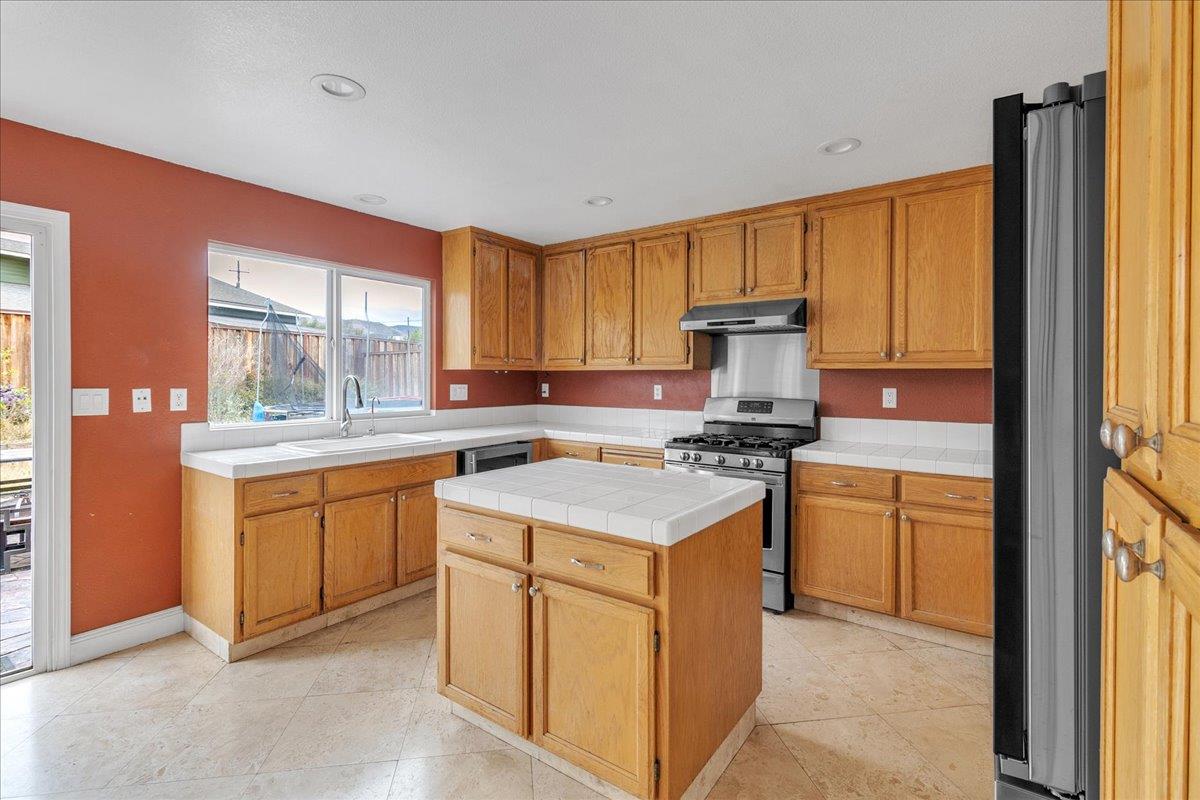 Detail Gallery Image 12 of 27 For 387 Anderson St, Soledad,  CA 93960 - 4 Beds | 3 Baths