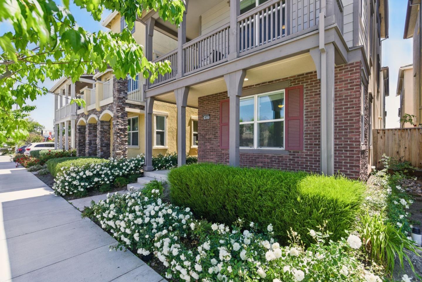 Detail Gallery Image 2 of 43 For 4439 Kennett Ter, Fremont,  CA 94536 - 4 Beds | 4 Baths