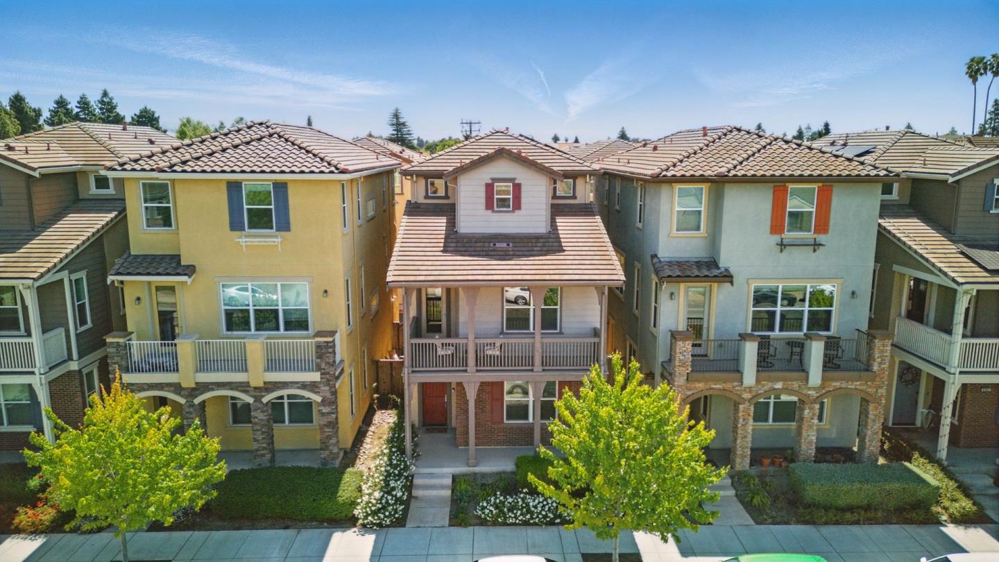 Detail Gallery Image 4 of 43 For 4439 Kennett Ter, Fremont,  CA 94536 - 4 Beds | 4 Baths