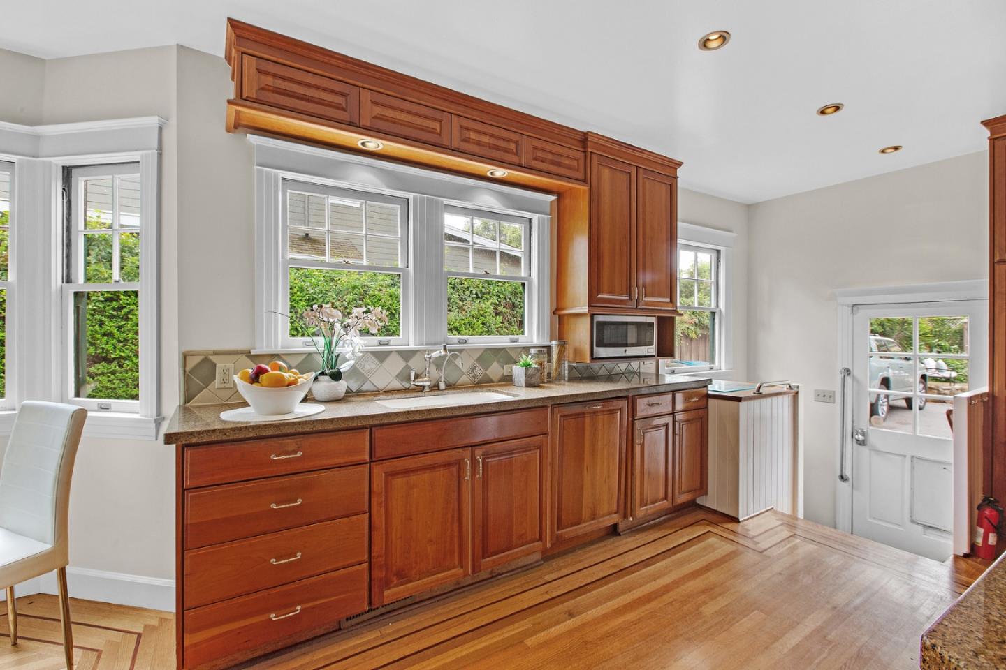 Detail Gallery Image 12 of 35 For 329 Pope St, Menlo Park,  CA 94025 - 3 Beds | 2 Baths
