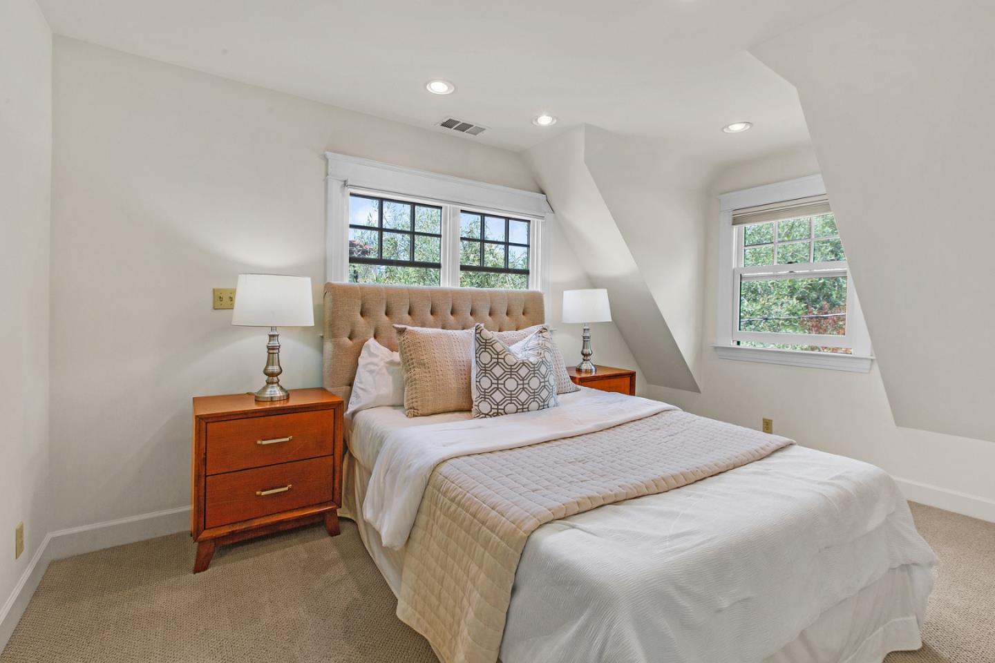 Detail Gallery Image 14 of 35 For 329 Pope St, Menlo Park,  CA 94025 - 3 Beds | 2 Baths