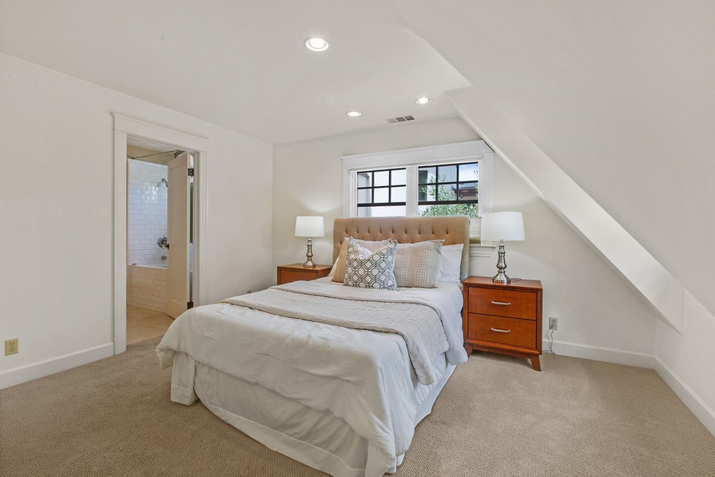 Detail Gallery Image 15 of 35 For 329 Pope St, Menlo Park,  CA 94025 - 3 Beds | 2 Baths